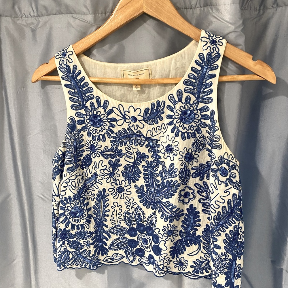 Beautiful embroderied blue cropped top
